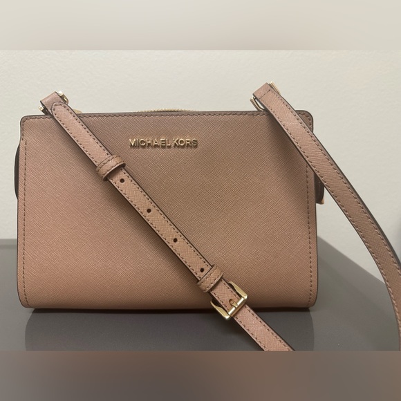 Michael Kors Handbags - Michael Kors light tan cross body